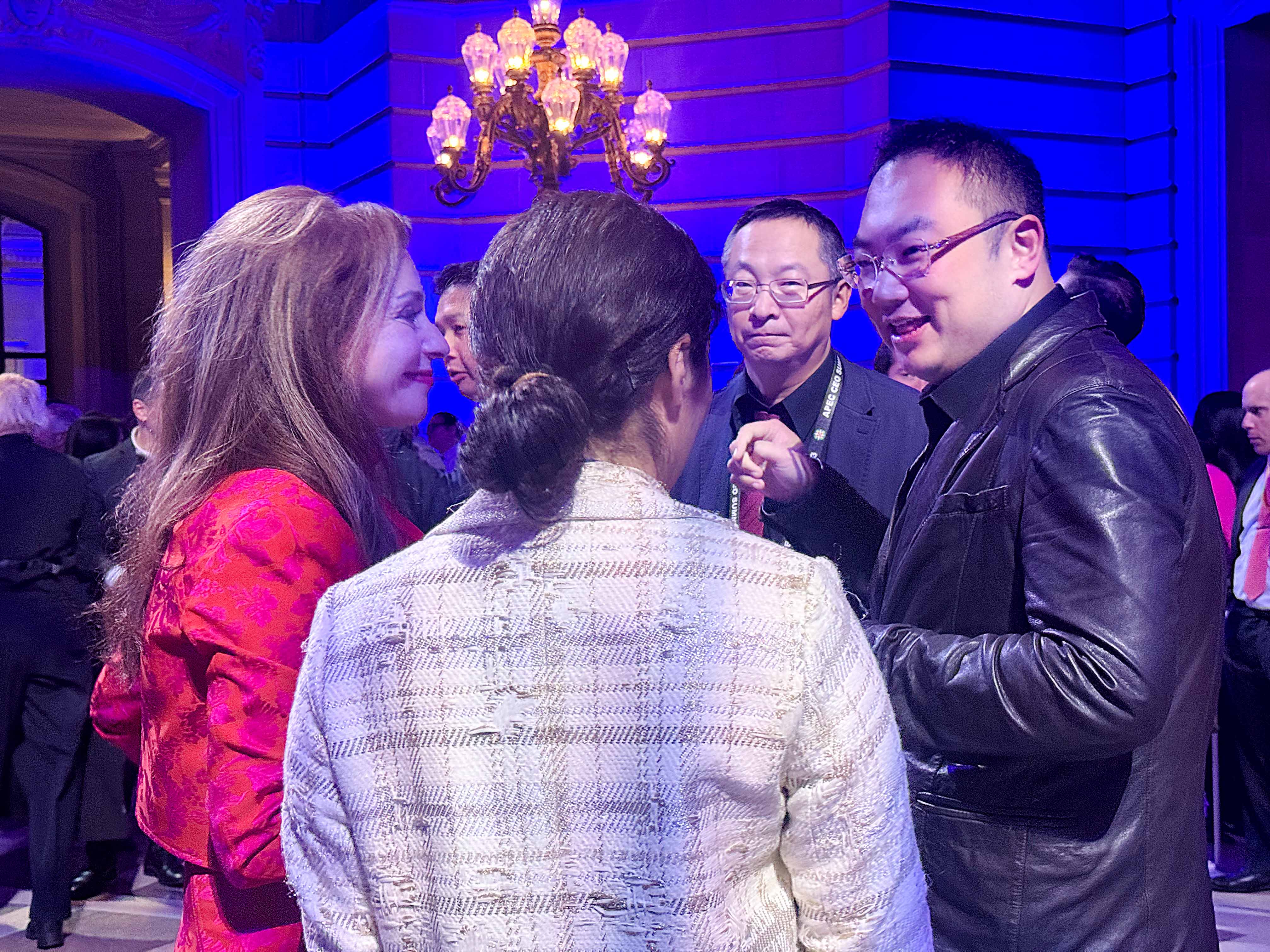 APEC 2023共同主席徐鹏出席秘鲁总统个人晚宴